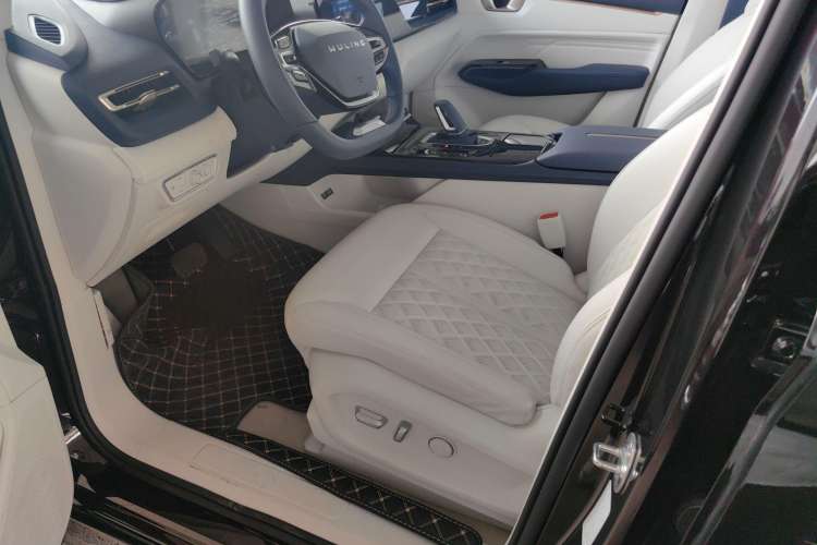 Used Wuling Victory 2023 2.0L DHT Luxury Edition Left Front Seat