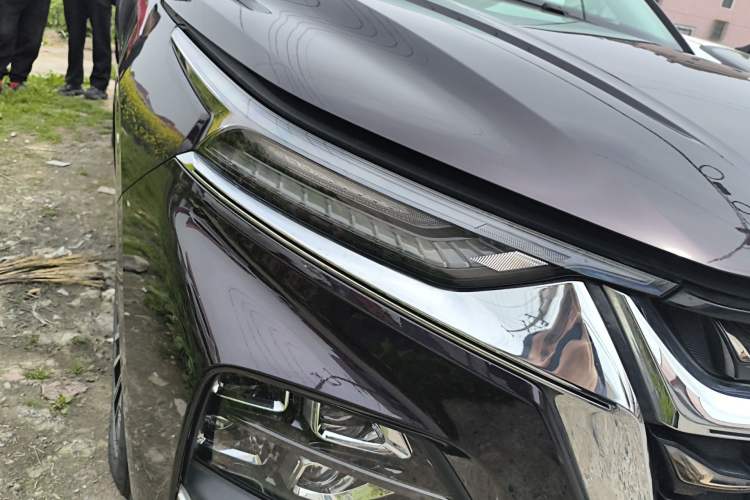Used Wuling Victory 2023 2.0L DHT Luxury Edition Right Front Headlight