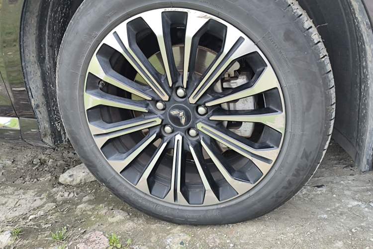 Used Wuling Victory 2023 2.0L DHT Luxury Edition Right Front Wheel Hub
