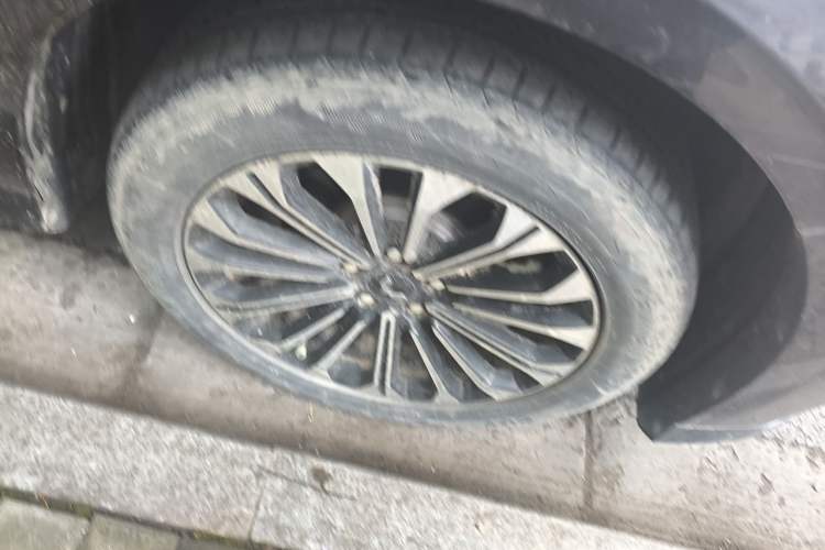 Used Wuling Victory 2023 2.0L DHT Luxury Edition Right Front Wheel Hub