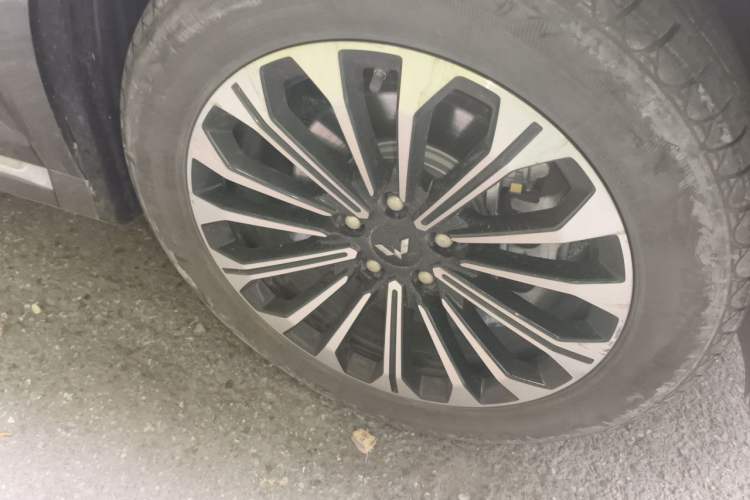 Used Wuling Victory 2023 2.0L DHT Luxury Edition Right Front Wheel Hub