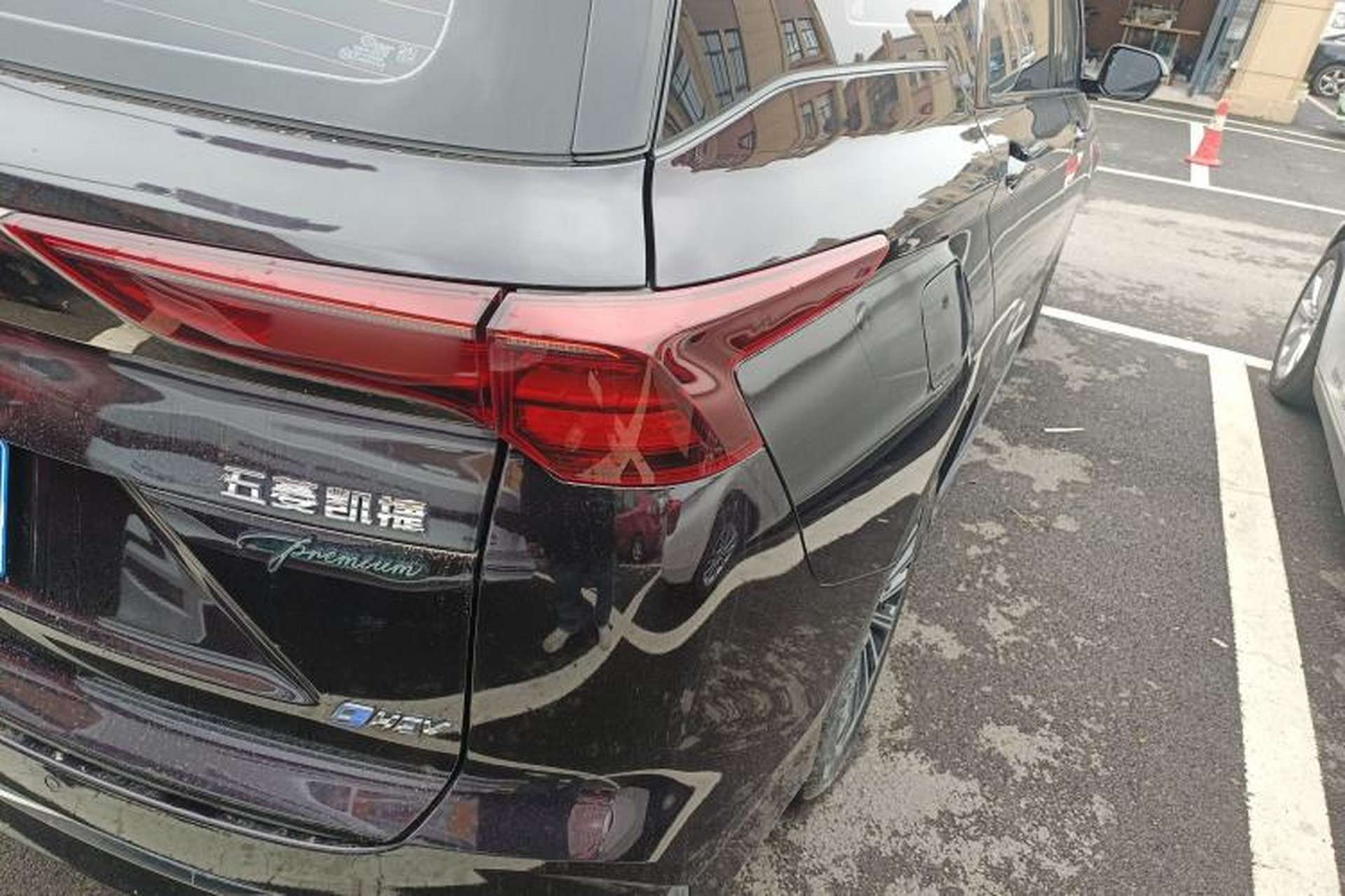 Used Wuling Victory 2023 2.0L DHT Luxury Edition Right Rear Taillight