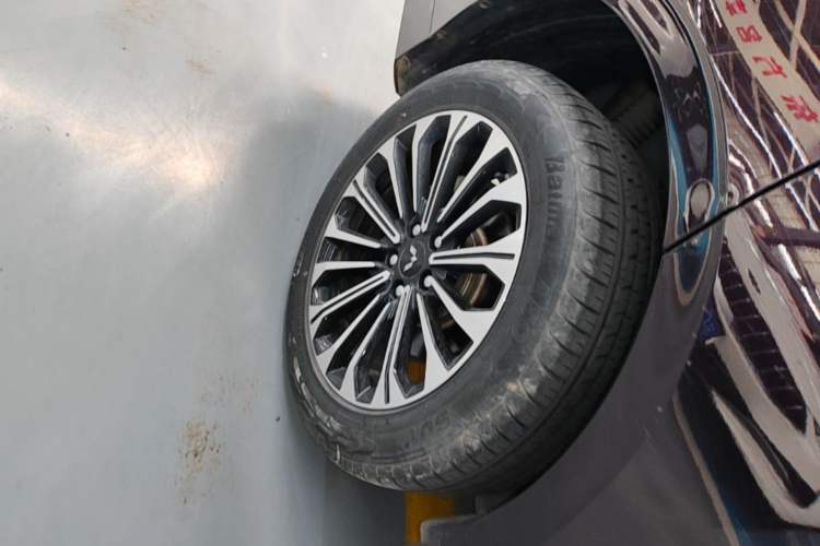 Used Wuling Victory 2023 2.0L DHT Luxury Edition Right Rear Wheel Hub