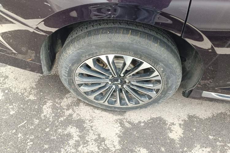 Used Wuling Victory 2023 2.0L DHT Luxury Edition Right Rear Wheel Hub