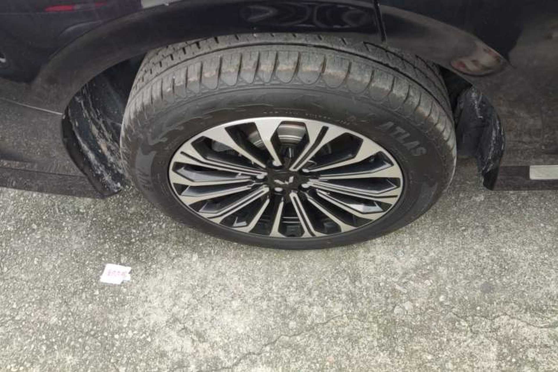 Used Wuling Victory 2023 2.0L DHT Luxury Edition Right Rear Wheel Hub