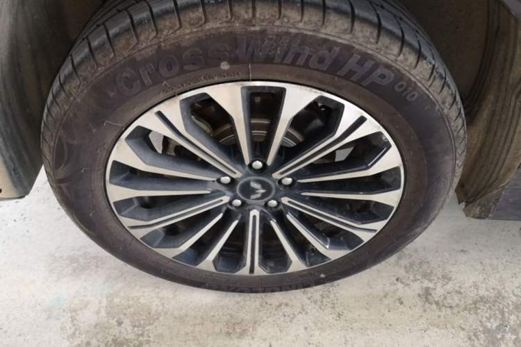 Used Wuling Victory 2023 2.0L DHT Luxury Edition Right Rear Wheel Hub