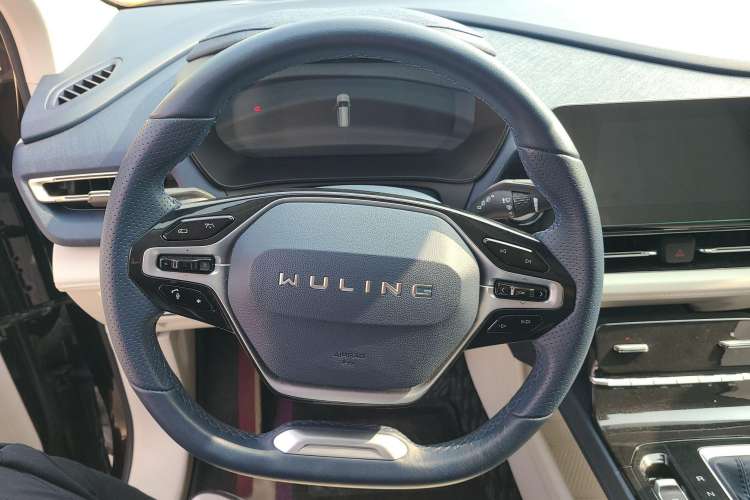 Used Wuling Victory 2023 2.0L DHT Luxury Edition Steering Wheel