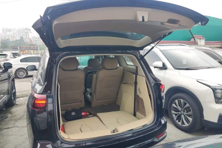 Used Wuling Victory 2023 2.0L DHT Luxury Edition Trunk