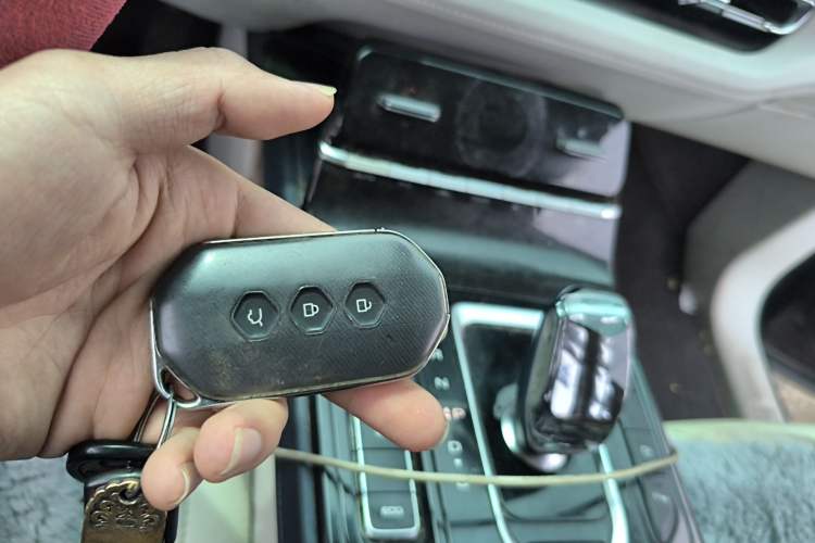Used Wuling Victory 2023 2.0L DHT Luxury Edition Vehicle Key