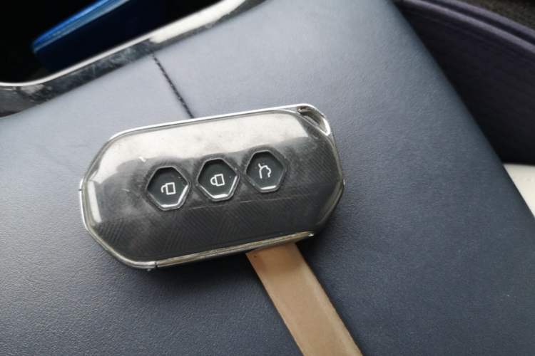 Used Wuling Victory 2023 2.0L DHT Luxury Edition Vehicle Key