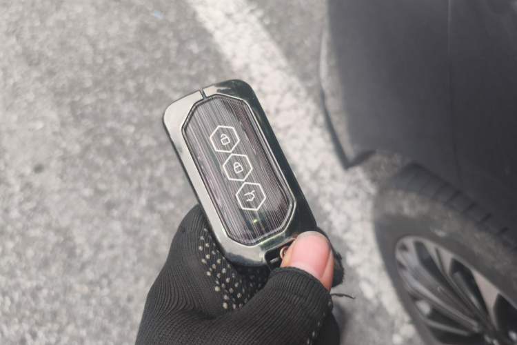 Used Wuling Victory 2023 2.0L DHT Luxury Edition Vehicle Key