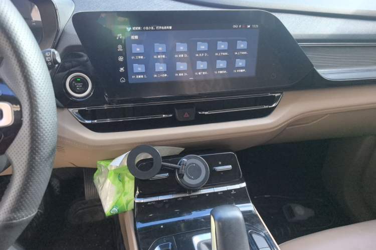 Used Wuling Victory 2023 2.0L DHT Luxury Edition Audio And AC Panel