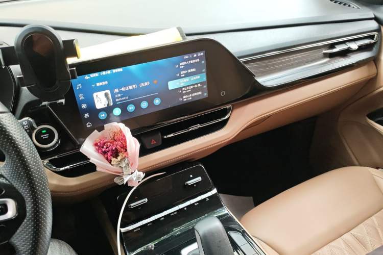Used Wuling Victory 2023 2.0L DHT Luxury Edition Audio And AC Panel