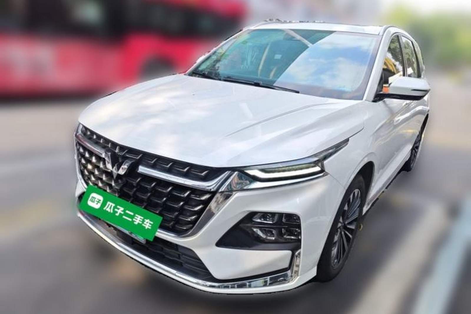 Фото Wuling с площадки