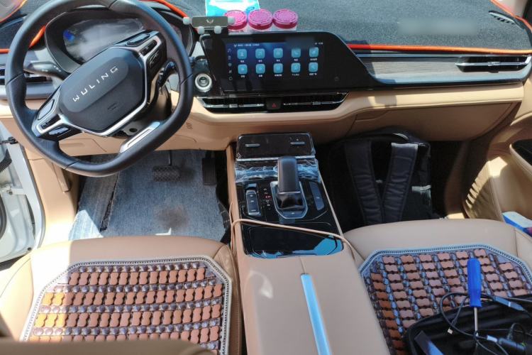 Used Wuling Victory 2023 2.0L DHT Deluxe Edition Center Console