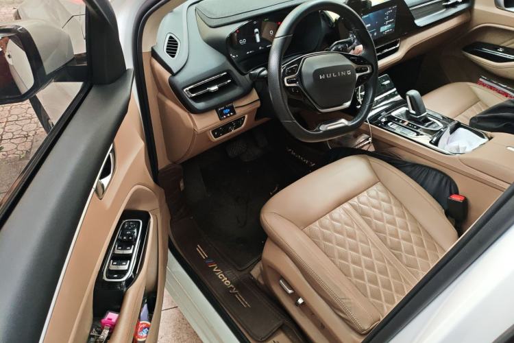 Used Wuling Victory 2023 2.0L DHT Luxury Edition Driver Seat