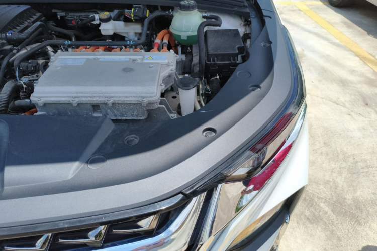 Used Wuling Victory 2023 2.0L DHT Deluxe Edition Engine Bay Left