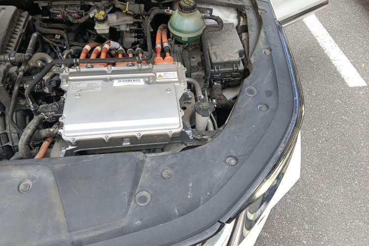 Used Wuling Victory 2023 2.0L DHT Luxury Edition Engine Bay Left