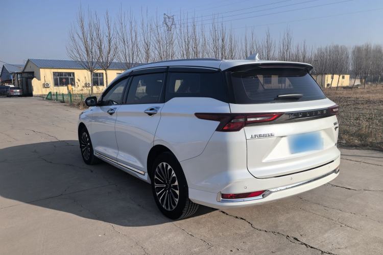 Used Wuling Victory 2023 2.0L DHT Deluxe Edition Exterior 5