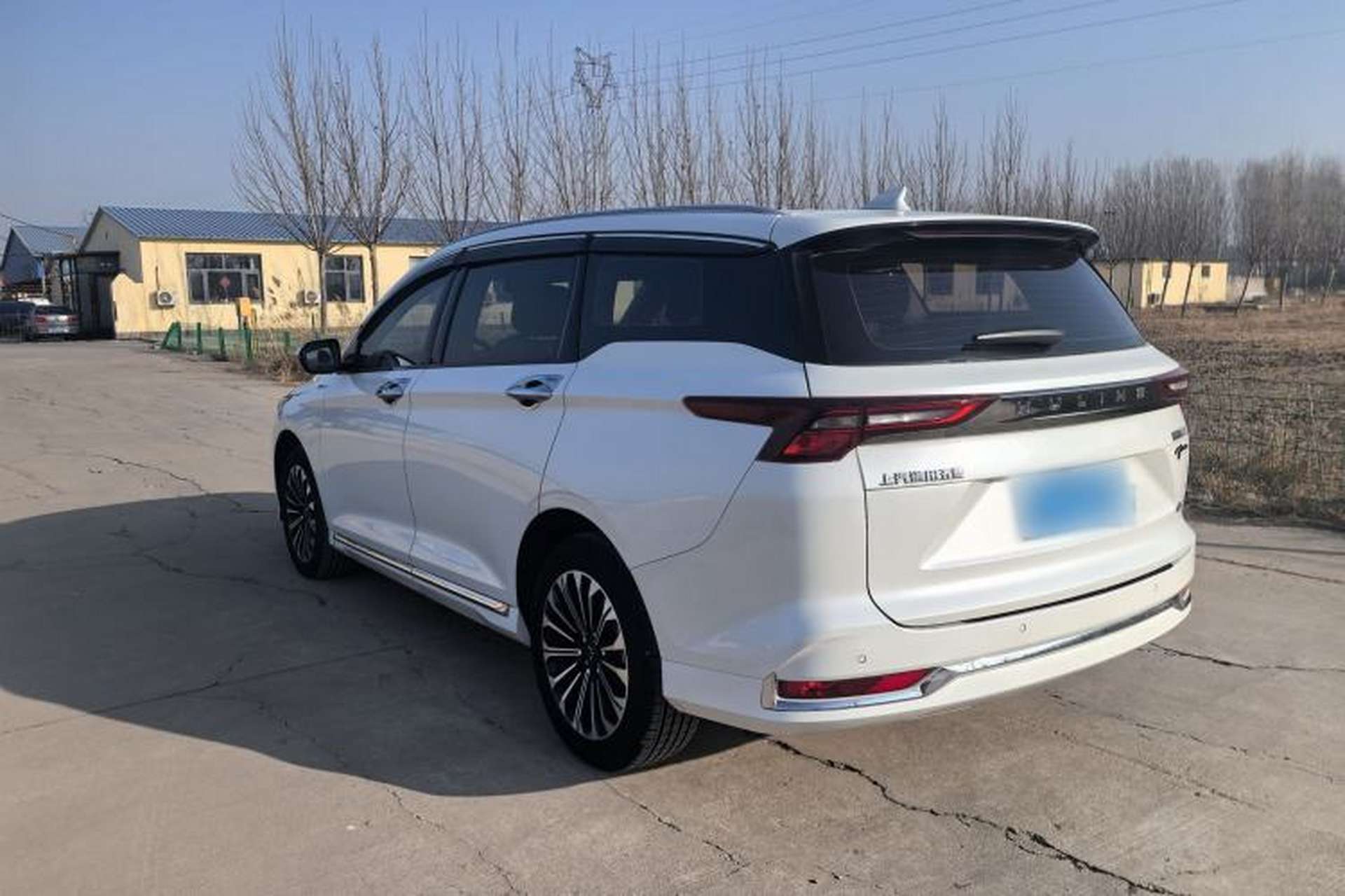 Used Wuling Victory 2023 2.0L DHT Deluxe Edition Exterior 5