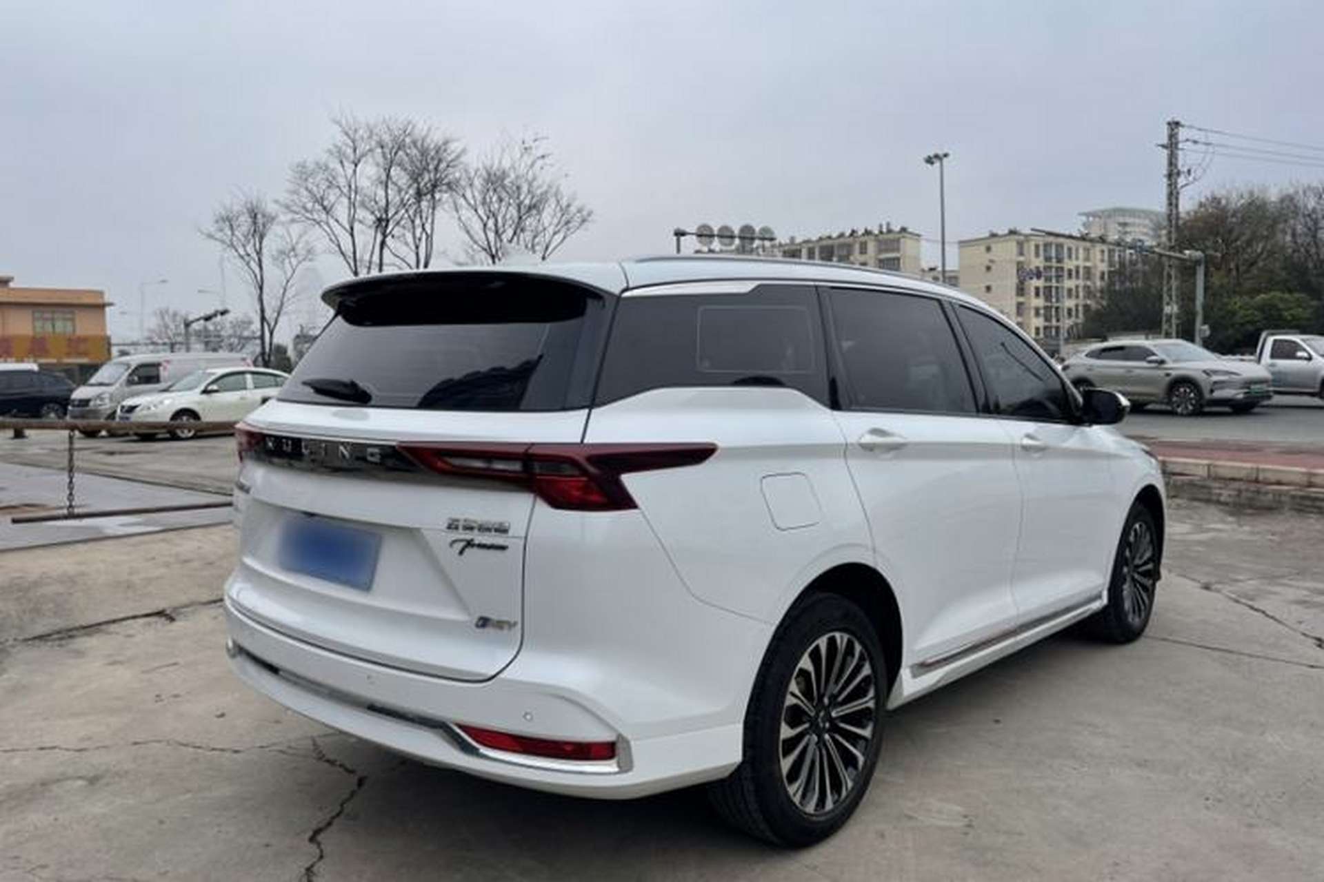 Used Wuling Victory 2023 2.0L DHT Deluxe Edition Exterior 8