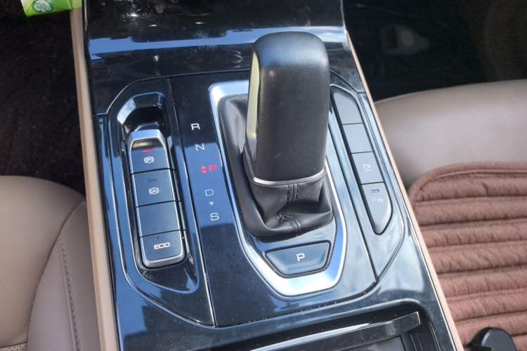 Used Wuling Victory 2023 2.0L DHT Luxury Edition Gear Lever