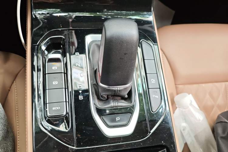 Used Wuling Victory 2023 2.0L DHT Luxury Edition Gear Lever