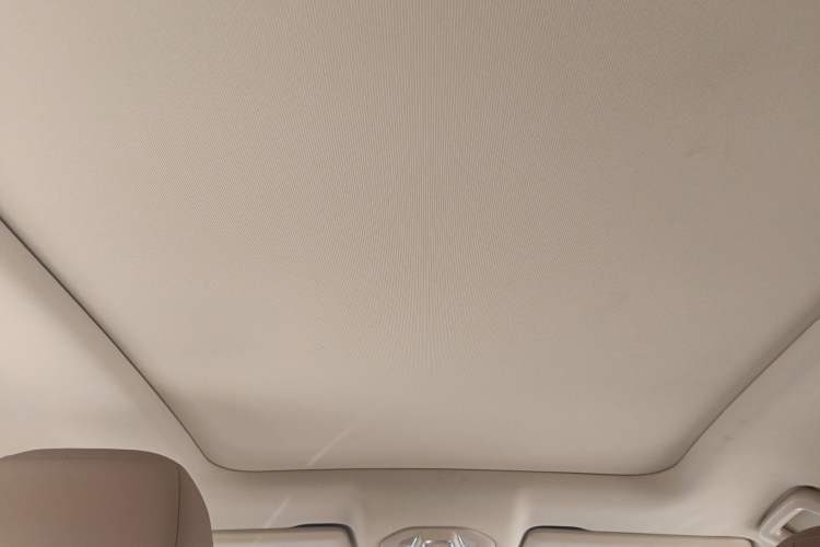 Used Wuling Victory 2023 2.0L DHT Luxury Edition Headliner