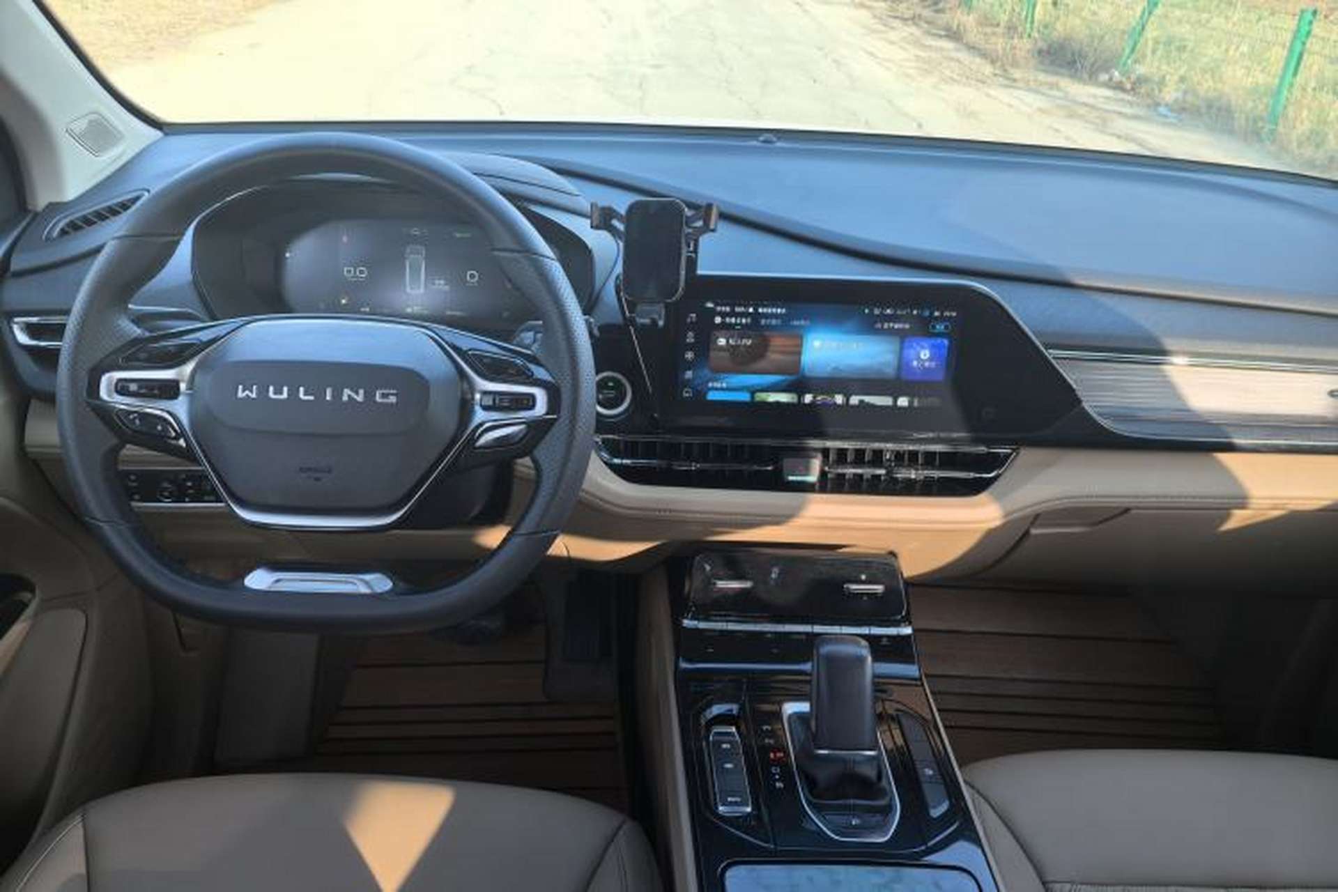 Used Wuling Victory 2023 2.0L DHT Deluxe Edition Interior 3