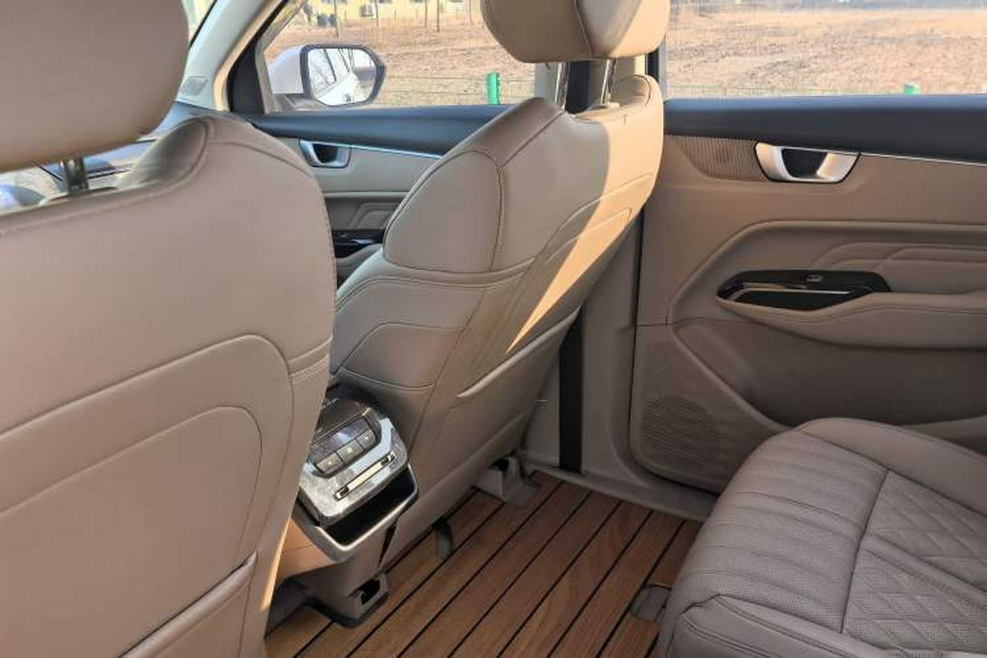 Used Wuling Victory 2023 2.0L DHT Deluxe Edition Interior 6
