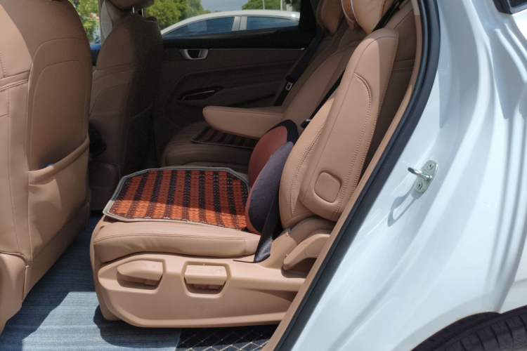 Used Wuling Victory 2023 2.0L DHT Deluxe Edition Left Rear Seat