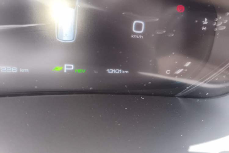 Used Wuling Victory 2023 2.0L DHT Deluxe Edition Odometer Close Up