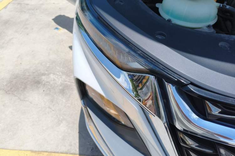 Used Wuling Victory 2023 2.0L DHT Deluxe Edition Right Front Headlight