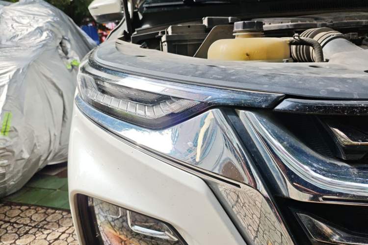 Used Wuling Victory 2023 2.0L DHT Luxury Edition Right Front Headlight