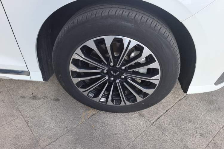 Used Wuling Victory 2023 2.0L DHT Luxury Edition Right Front Wheel Hub