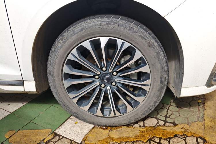 Used Wuling Victory 2023 2.0L DHT Luxury Edition Right Front Wheel Hub