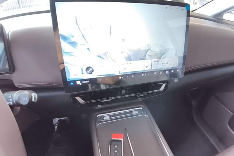 Used Wuling Starlight 730 2025 Model Plug-in Hybrid 125km Luxury Edition Audio And AC Panel