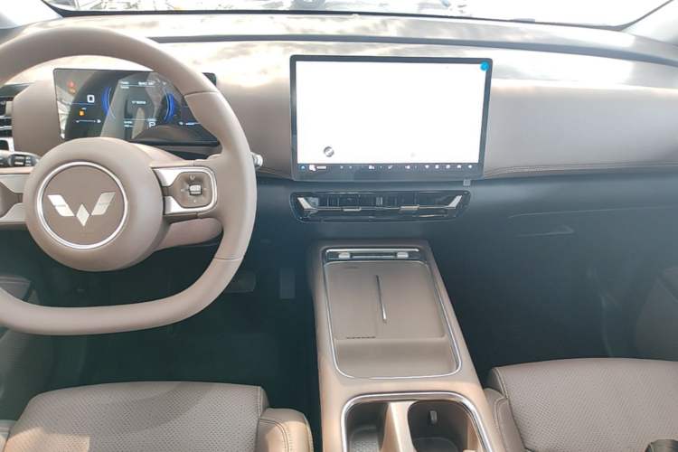 Used Wuling Starlight 730 2025 Model Plug-in Hybrid 125km Luxury Edition Audio And AC Panel