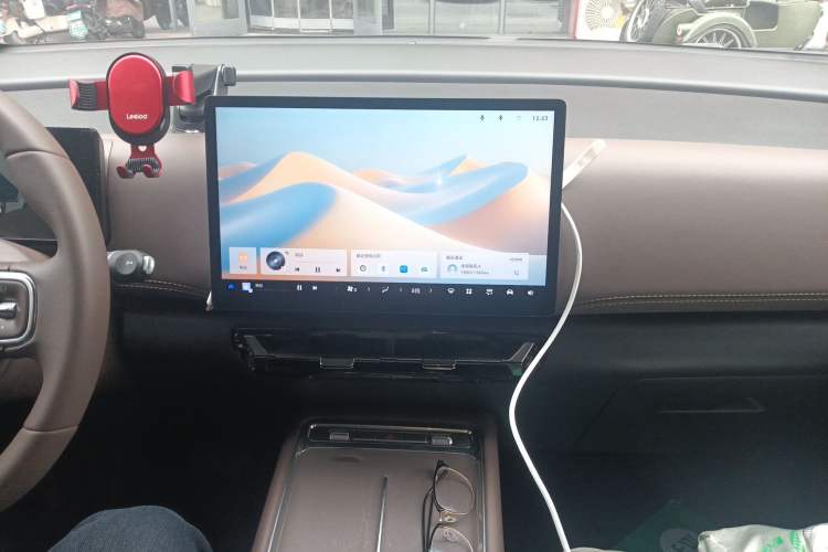 Used Wuling Starlight 730 2025 Model Plug-in Hybrid 125km Luxury Edition Audio And AC Panel