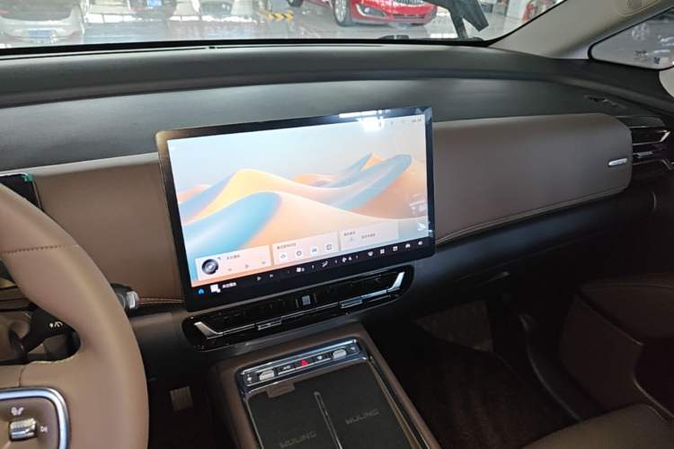 Used Wuling Starlight 730 2025 Model Plug-in Hybrid 125km Luxury Edition Audio And AC Panel