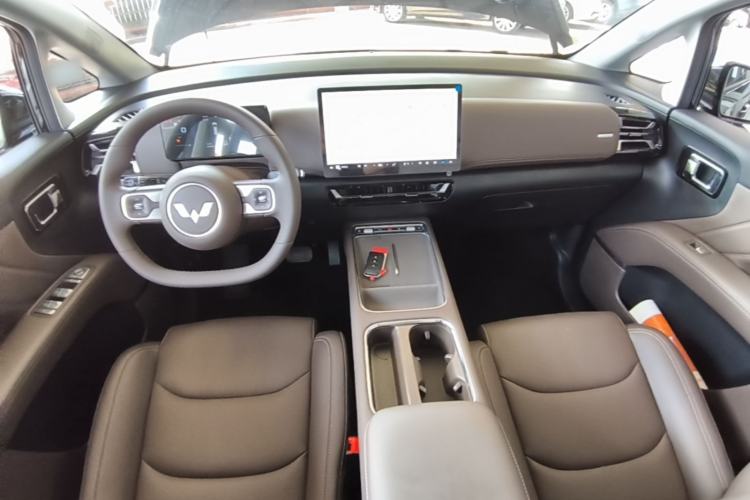 Used Wuling Starlight 730 2025 Model Plug-in Hybrid 125km Luxury Edition Center Console