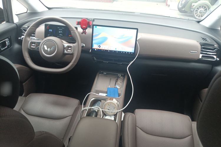 Used Wuling Starlight 730 2025 Model Plug-in Hybrid 125km Luxury Edition Center Console