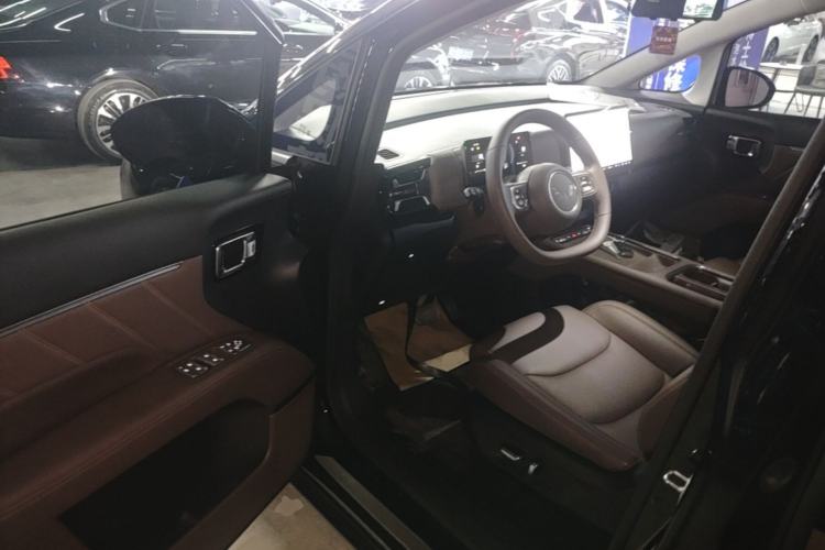 Used Wuling Starlight 730 2025 Model Plug-in Hybrid 125km Luxury Edition Driver Seat