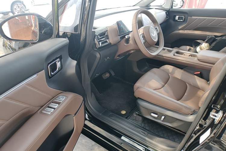 Used Wuling Starlight 730 2025 Model Plug-in Hybrid 125km Luxury Edition Driver Seat
