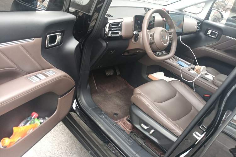 Used Wuling Starlight 730 2025 Model Plug-in Hybrid 125km Luxury Edition Driver Seat
