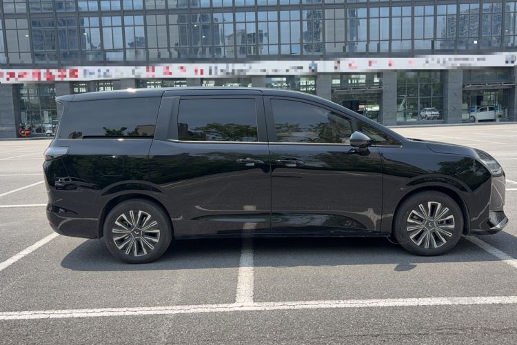 Used Wuling Starlight 730 2025 Model Plug-in Hybrid 125km Luxury Edition Exterior 1