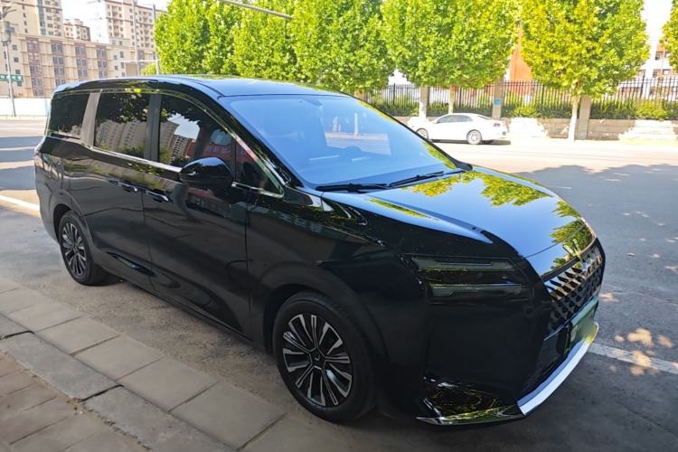 Used Wuling Starlight 730 2025 Model Plug-in Hybrid 125km Luxury Edition Front Right 45 Deg