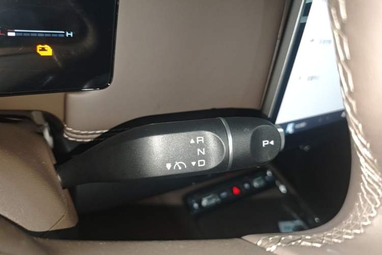 Used Wuling Starlight 730 2025 Model Plug-in Hybrid 125km Luxury Edition Gear Lever