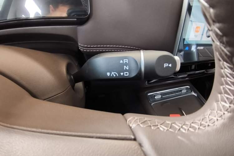 Used Wuling Starlight 730 2025 Model Plug-in Hybrid 125km Luxury Edition Gear Lever