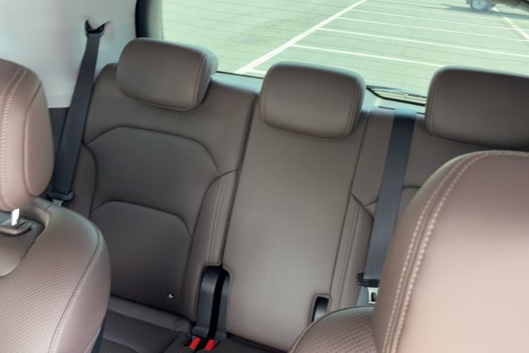 Used Wuling Starlight 730 2025 Model Plug-in Hybrid 125km Luxury Edition Interior 4